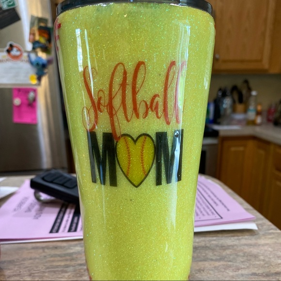 20 oz softball mom tumbler - Picture 1 of 3